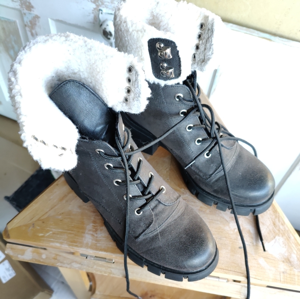 Mia super cut boots 8.5